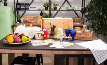 коробочка с товарами для дома