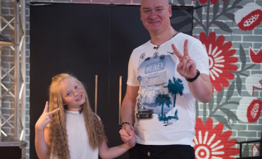 Фото с Винником и забавные селфи: что постит дочь Кошевого в своем Instagram