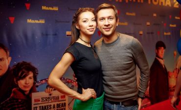 Полина Логунова и Дмитрий Ступка на премьере Приключения Паддингтона 2