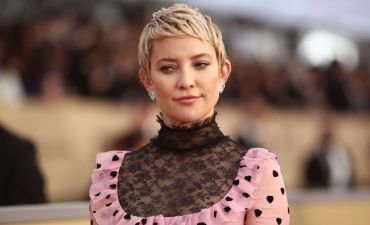 Это провал: Кейт Хадсон раскритиковали за нелепый наряд на красной дорожке