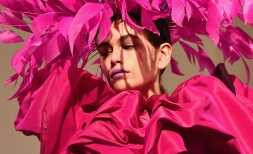 Звезда подиума: 16-летняя Кайя Гербер поразила нарядом на показе Valentino