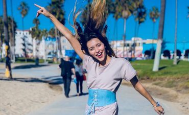 Вот это гибкость! Регина Тодоренко восхитила идеальным шпагатом