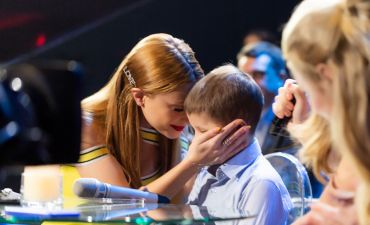 онкобольной мальчик спел с Тиной Кароль на шоу «Голос країни»