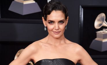 Безвкусица: модные эксперты расскритиковали образ Кэти Холмс на премии "Грэмми"