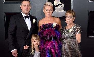Пинк вместе с семьей появилась на премии "Грэмми"