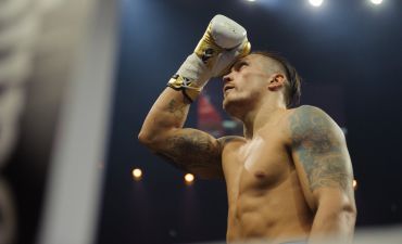 Впечатляет! Яркие кадры поединка Александра Усика с Майрисом Бриедисом