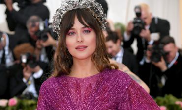 Дакота Джонсон на Met Gala 2019