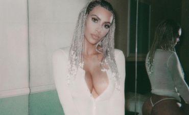 Ким Кардашьян засыпала Сеть пикантными снимками