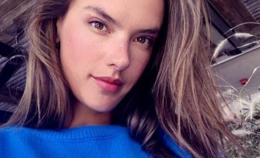 Алессандра Амбросио похвасталась идеальной фигурой в бикини