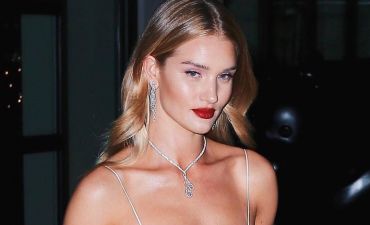 Роузи Хантингтон-Уайтли засыпала Сеть стильными фото