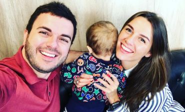 Ведущий "Холостяка" рассказал о каникулах в Испании с маленькими сыновьями