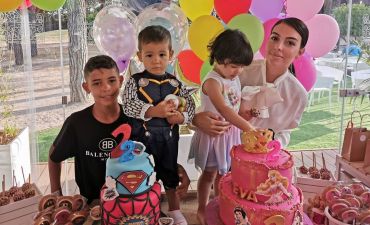 Джорджина Родригес с детьми