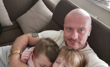 Вячеслав Узелков с детьми