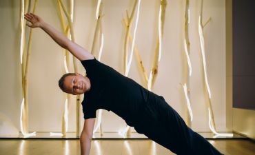 Юрий Горбунов занимается йогой