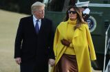 Больше красок! Мелания Трамп появилась на публике в кожаной юбке желтом пальто