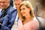 Розовый жакет и черная юбка: какой наряд Елена Зеленская выбрала для визита в США?