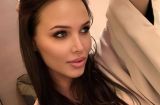 Экстремальное декольте: Анастасия Решетова показала пышную грудь в откровенном наряде