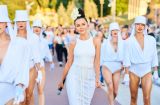 Снова невеста: Настя Каменских продемонстрировала точеную фигуру в белом платье