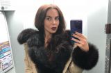 Настя Каменских в колготках в сетку и кожаной юбке