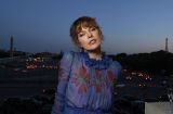 Без комплексов: 42-летняя Милла Йовович показала лицо без косметики