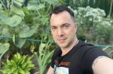 Арестович шокував зізнанням, скільки грошей він заробляє, і розповів про бурхливе особисте життя