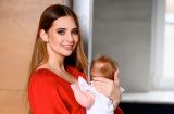 Наталья Островская впервые снялась в фотосессии с новорожденной дочкой. Эксклюзив Viva!