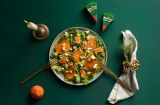 Салат с хурмой, мандарином и сыром Dorblu