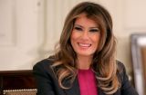 В строгом костюме и розовых туфлях: Мелания Трамп восхитила стильным нарядом