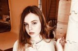 Копия мамы: дочь Оли Фреймут позирует в деловом костюме