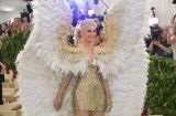 В золоте и с гигантскими крыльями: Кэти Перри восхитила ярким образом для Met Gala