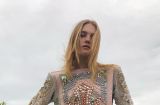 Наталья Водянова вышла в свет в костюме Balmain с огромным крестом из стразов