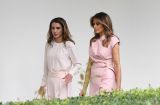 Чей наряд лучше? Мелания Трамп и королева Рания появились на мероприятии в похожих платьях
