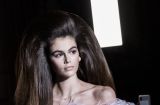 Роскошный наряд! Дочь Синди Кроуфорд блистает на показе Valentino в Париже