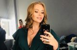 Беременна? Слава Каминская заинтриговала фото с округлившимся животиком