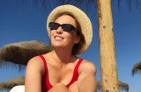 Какая фигура! 39-летняя Альбина Джанабаева засыпала сеть фотографиями в купальнике
