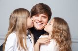 Анатолий Анатолич и его девочки: ведущий снялся в фотосессии с женой и дочками