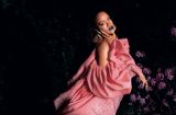 Рианна снялась для модного глянца в роскошном наряде из цветов