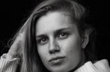 Больше не скрывает: Дарья Мельникова показала округлившийся животик