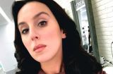 Очень стильно! Джамала вышла в свет в эффектном костюме цвета бургунди