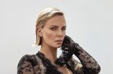 Леди соблазн! Шарлиз Терон оголила грудь на обложке глянца