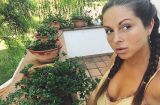 Первое фото после родов: Нюша похвасталсь идеальной фигурой во время прогулки с дочкой