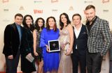 Подарок со смыслом: ведущие 1+1 подарили Viva! драгоценную звезду