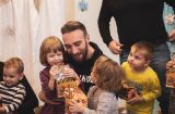 Иракли Макацария посетил детский дом под Киевом и пообщался с маленькими поклонниками