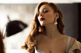Короткая юбка и колготки в сеточку: Тина Кароль позирует в соблазнительном образе