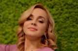 Вау, как стильно! Лилия Ребрик блистает в красном брючном костюме