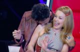 Зачем скрывать страсть? Дан Балан "укусил" Тину Кароль во время танца
