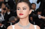 Селена Гомес в смелом наряде от Louis Vuitton подчеркнула похудевшую фигуру