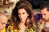 Когда все мужчины у твоих ног: Синди Кроуфорд блистает в фотосессии Versace