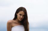 Роскошно выглядит! Беременная невеста Тимати позирует в мини-бикини