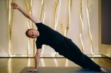 Юрий Горбунов занимается йогой